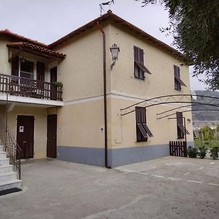 Casa Noemi, A Pochi Passi Dalle Spiagge E Dal Centro Di Arma Di Taggia. Exterior photo