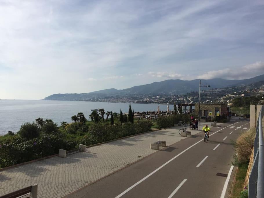 Casa Noemi, A Pochi Passi Dalle Spiagge E Dal Centro Di Arma Di Taggia. Exterior photo